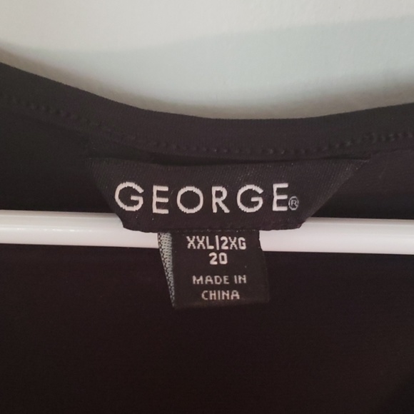 Sparkly Sequin Top. Multicolor. Plus size. - Picture 3 of 7